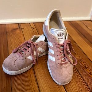 Women’s punk suede ADIDAS Gazelle sneaker size 6